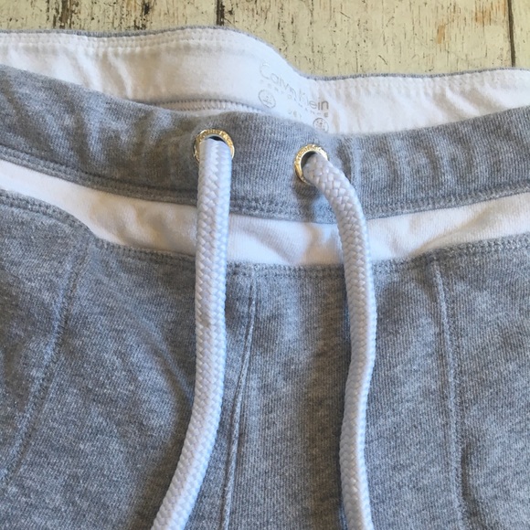 Calvin Klein grey capri joggers - Picture 3 of 5